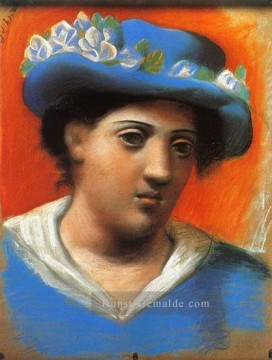  bleu - Frau au chapeau bleu a fleurs 1921 Pablo Picasso